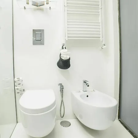 Chiaia 197 Deluxe 4* Naples
