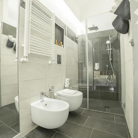 Chiaia 197 Deluxe 4* Naples