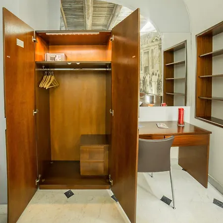 Chiaia 197 Deluxe 4* Naples