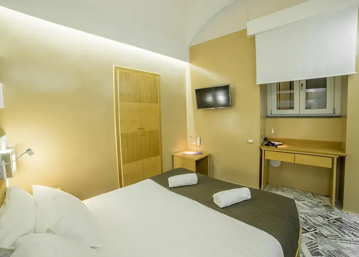 Chiaia 197 Deluxe 4* Naples